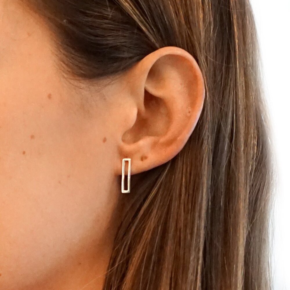 Sterling silver open frame stud